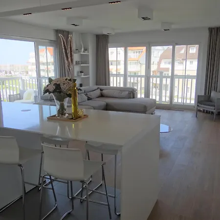In Near The Beach, Cleaning Included Lägenhet